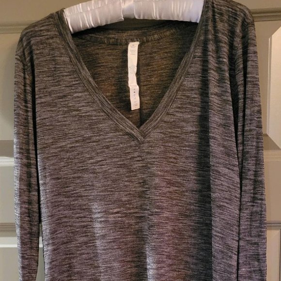 Versatile Lululemon Top - Picture 1 of 4